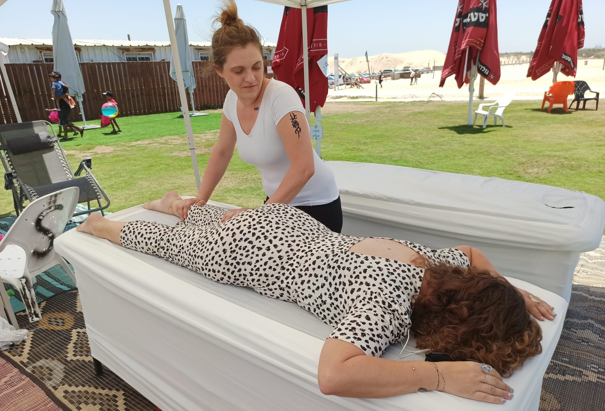 עמדת עיסוי עם אווירה ביתית